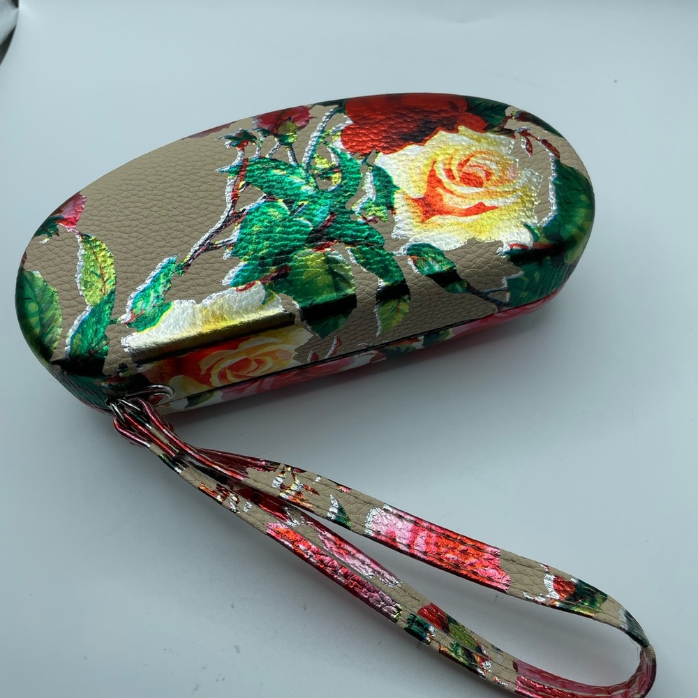 Eyeglass or sunglasses case - Picture 2 of 3